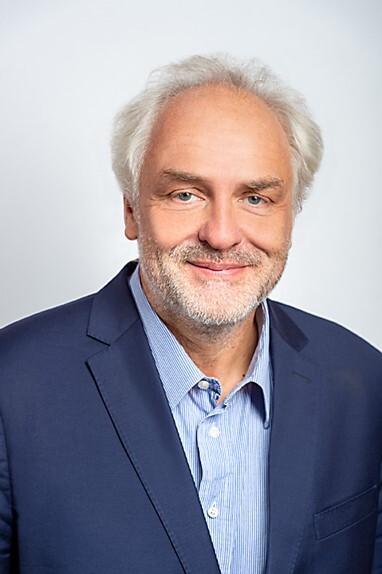Prof. Ralf Dechend1
